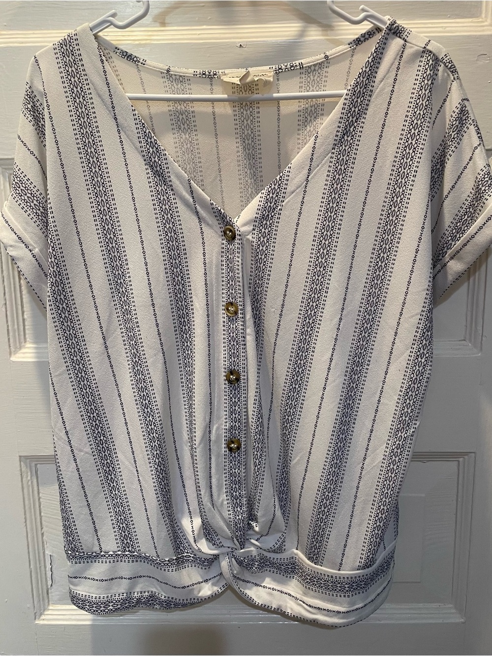 Button Front Tie Hem Top - White/Navy, Size Large